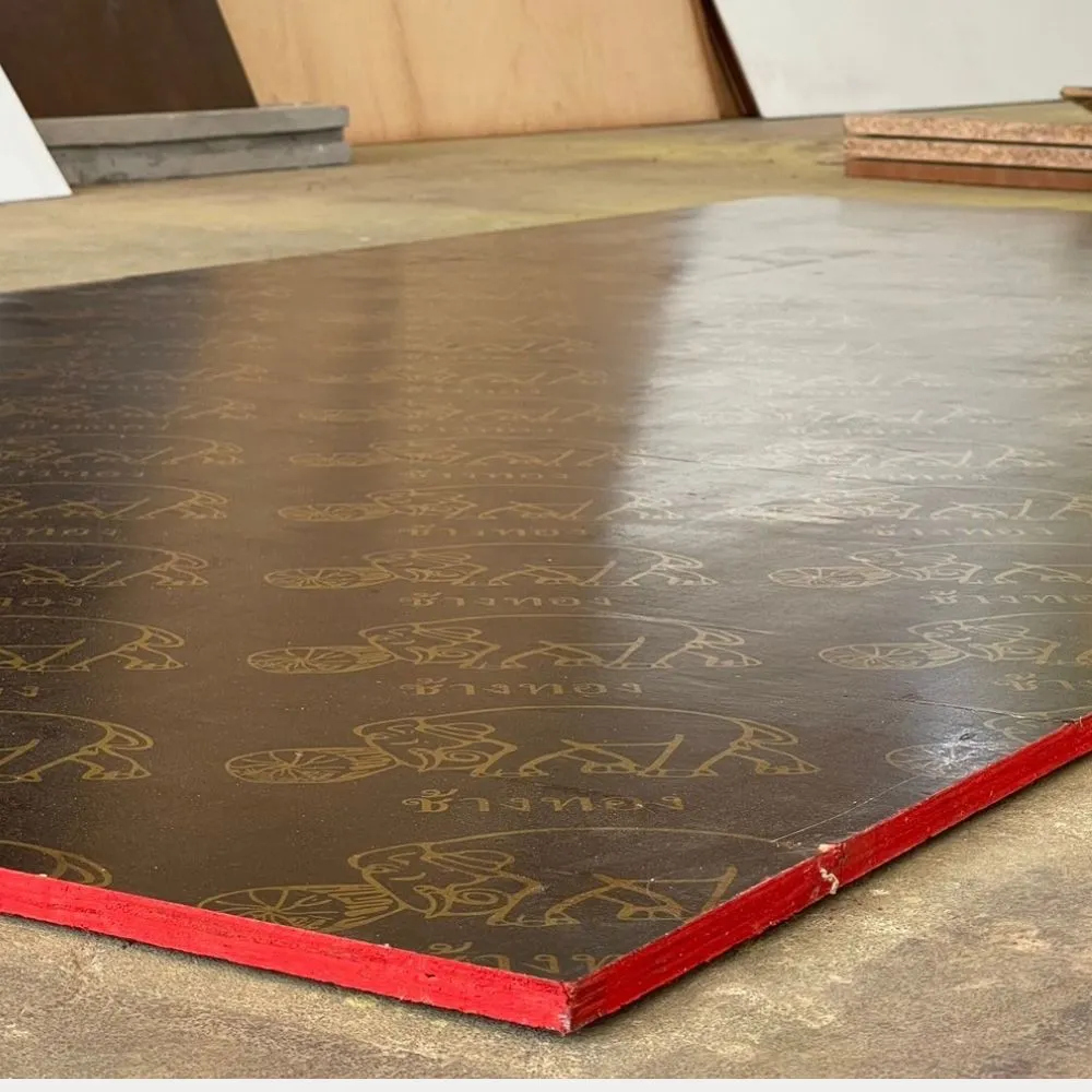 black-coated-plywood-board-surface-detail-01 ไม้อัดยางเคลือบดำ รายละเอียดพื้นผิวและแผ่นสินค้าจริง | วิวัฒน์ชัยค้าไม้