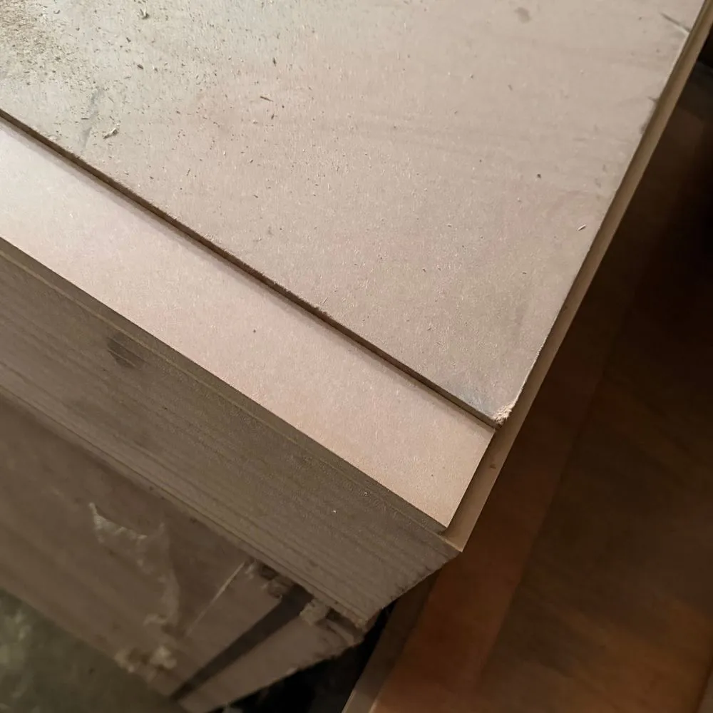 mdf-board-real-product-photo ไม้ MDF รายละเอียดพื้นผิวและเนื้อวัสดุแผ่นไม้