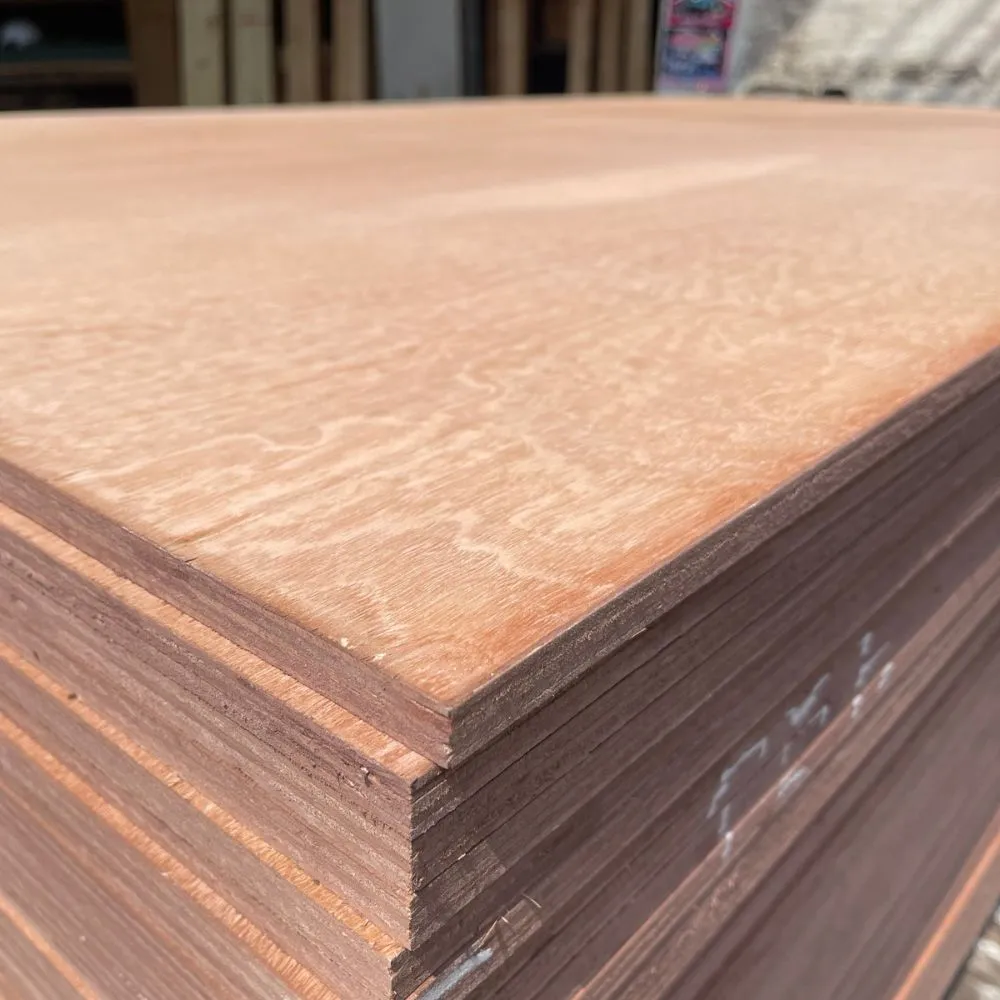 rubberwood-plywood-board-surface-detail-01 สำรวจรายละเอียดไม้อัดยางจากภาพสินค้าจริง เพื่อเปรียบเทียบลักษณะพื้นผิวและรูปแบบแผ่นไม้ ก่อนเลือกนำไปใช้งานเฟอร์นิเจอร์ งานช่างไม้ และงานตกแต่งภายใน