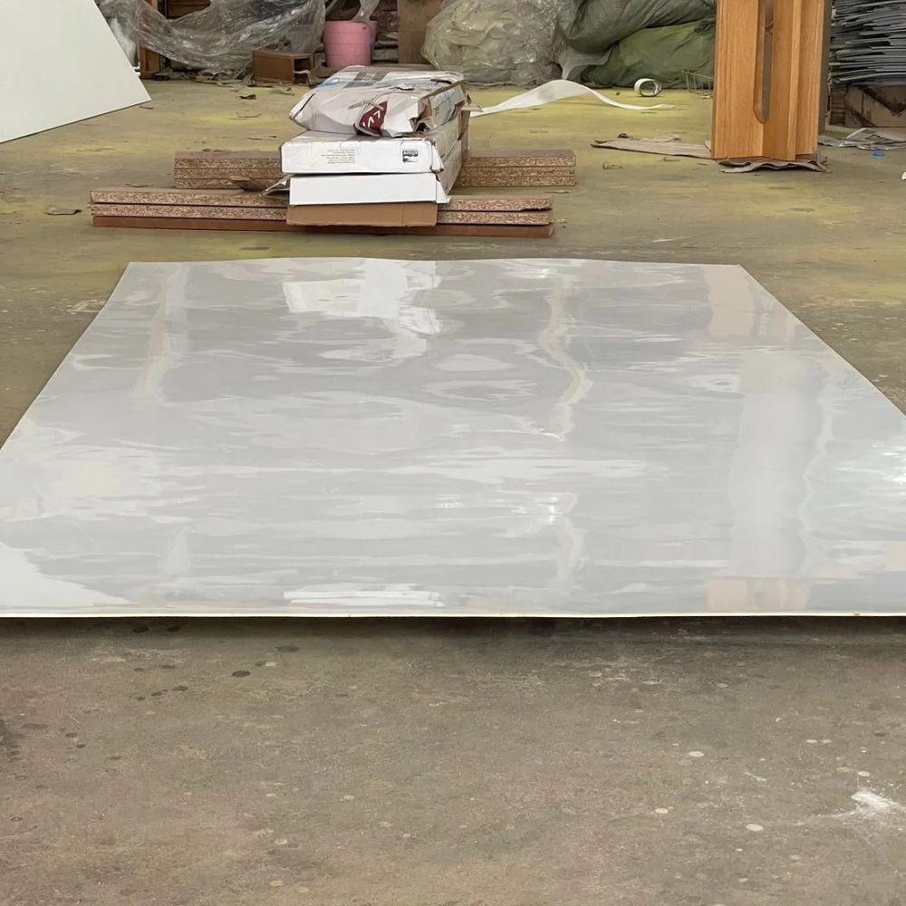 white-coated-rubberwood-plywood-board-surface-detail-02 HMR เคลือบขาว (White Melamine HMR Board)