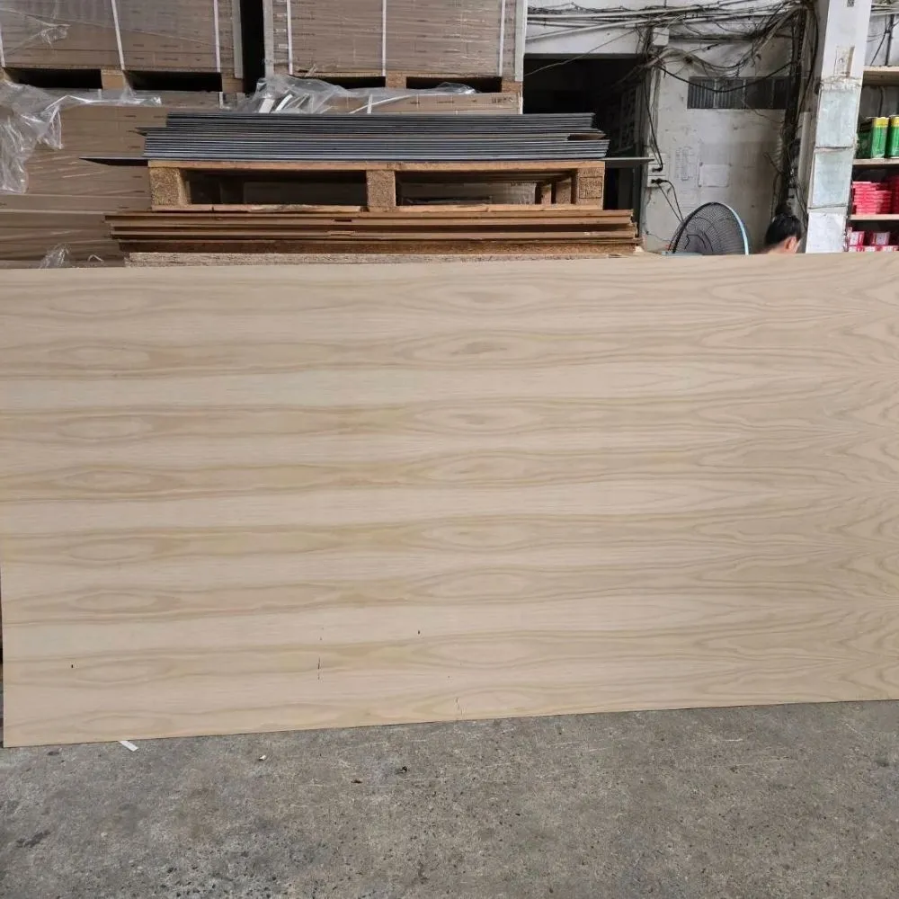 white-oak-veneer-plywood-real-product-photo-02 ภาพสินค้าจริงไม้อัดไวท์โอ๊ค แสดงรายละเอียดเสี้ยนไม้และลวดลายบนพื้นผิววีเนียร์ไม้โอ๊คขาว สำหรับงานตกแต่งเฟอร์นิเจอร์