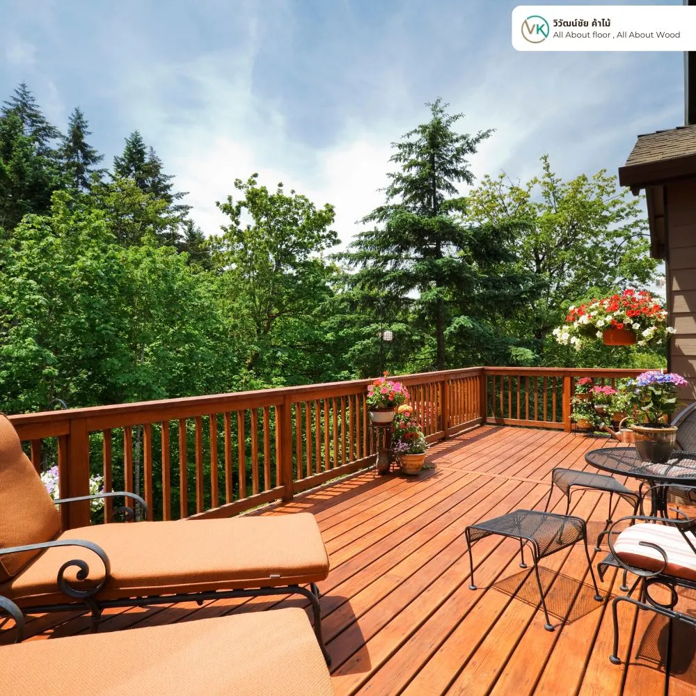 ตัวอย่างพื้นไม้ภายนอกทา TOA Decking Stain Matt พื้นไม้ระเบียงทาด้วย TOA Decking Stain Matt กลางสวน