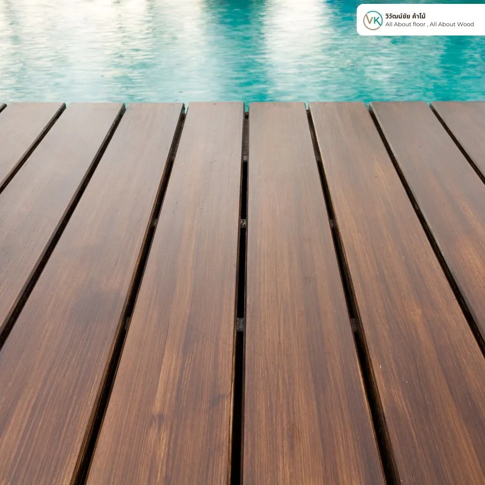 พื้นไม้ริมสระน้ำเคลือบด้วย TOA Decking Stain Matt พื้นไม้ริมสระน้ำทาด้วย TOA Decking Stain Matt