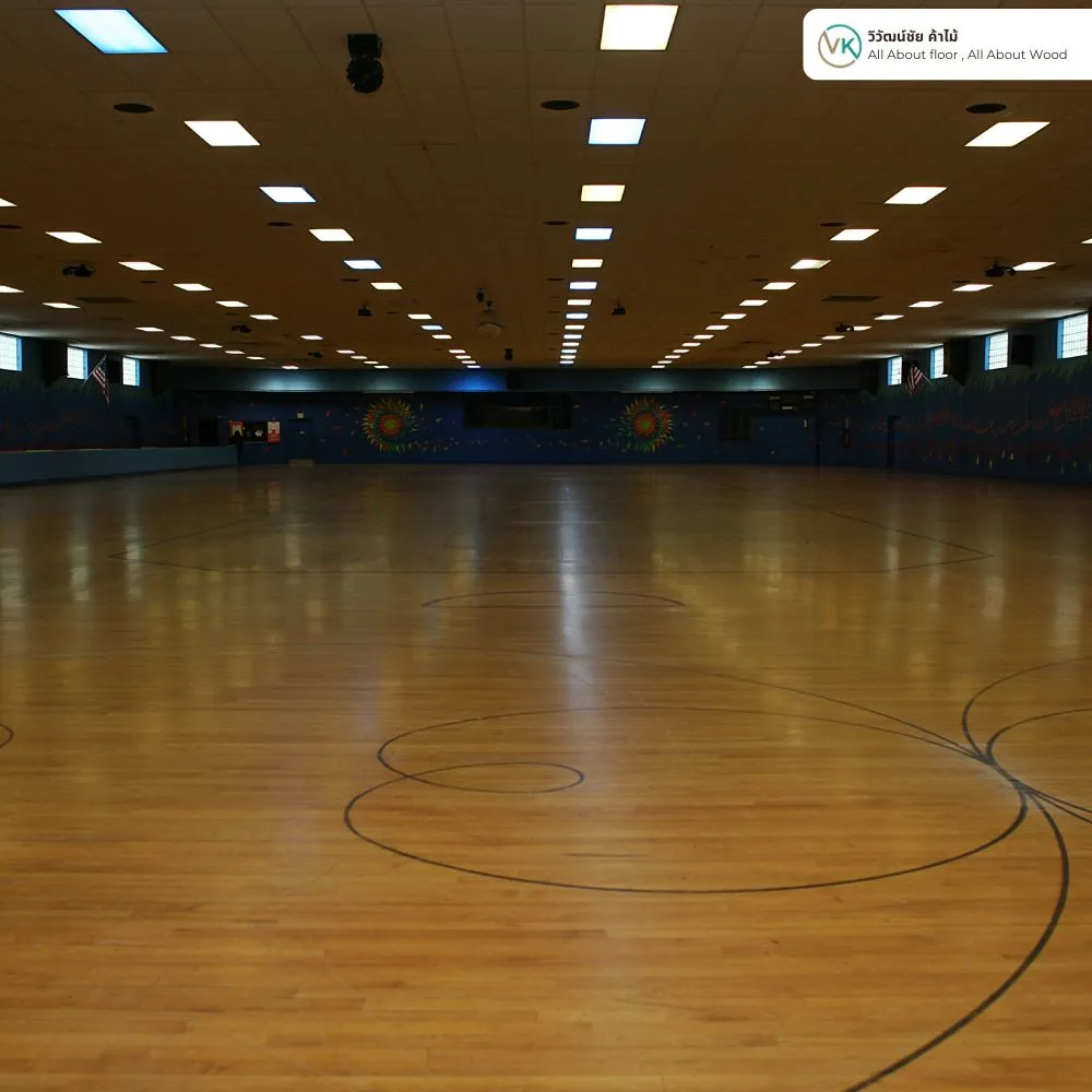พื้นไม้สนามกีฬาเคลือบด้วย Bull Urethane K-5000 ให้ความเงางามและทนต่อแรงกระแทก