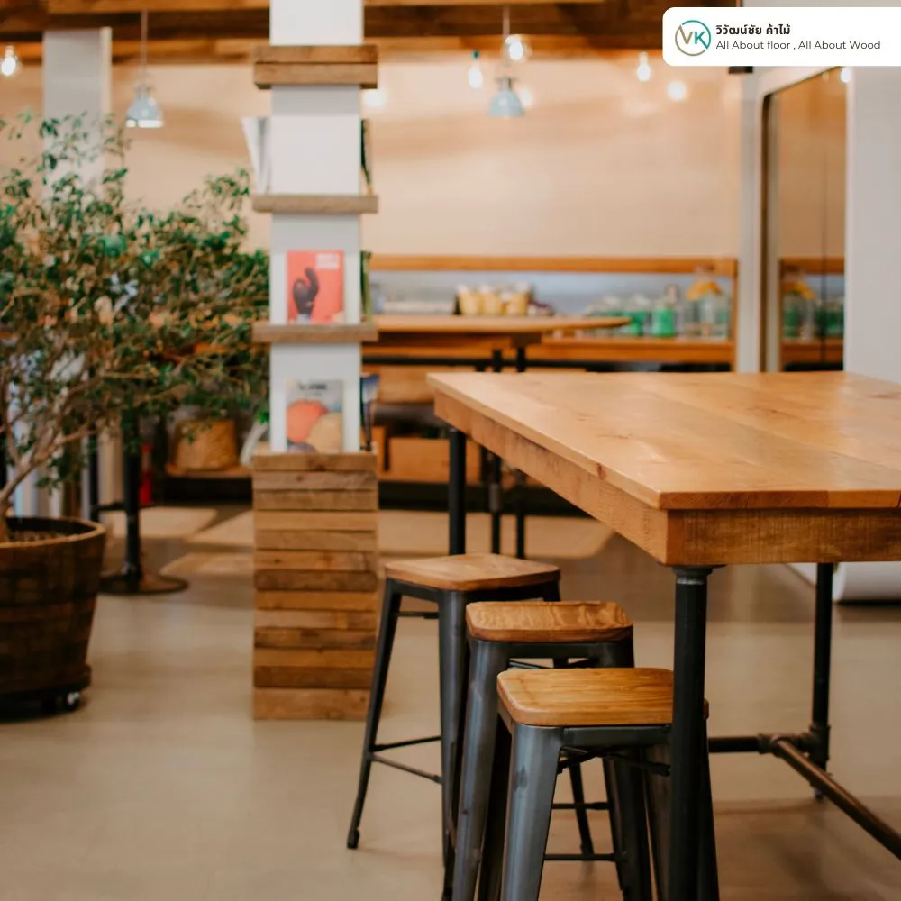 โต๊ะไม้สีน้ำตาลเคลือบ Beger WoodStain Supreme ให้ผิวเรียบลื่น เงากึ่งด้าน