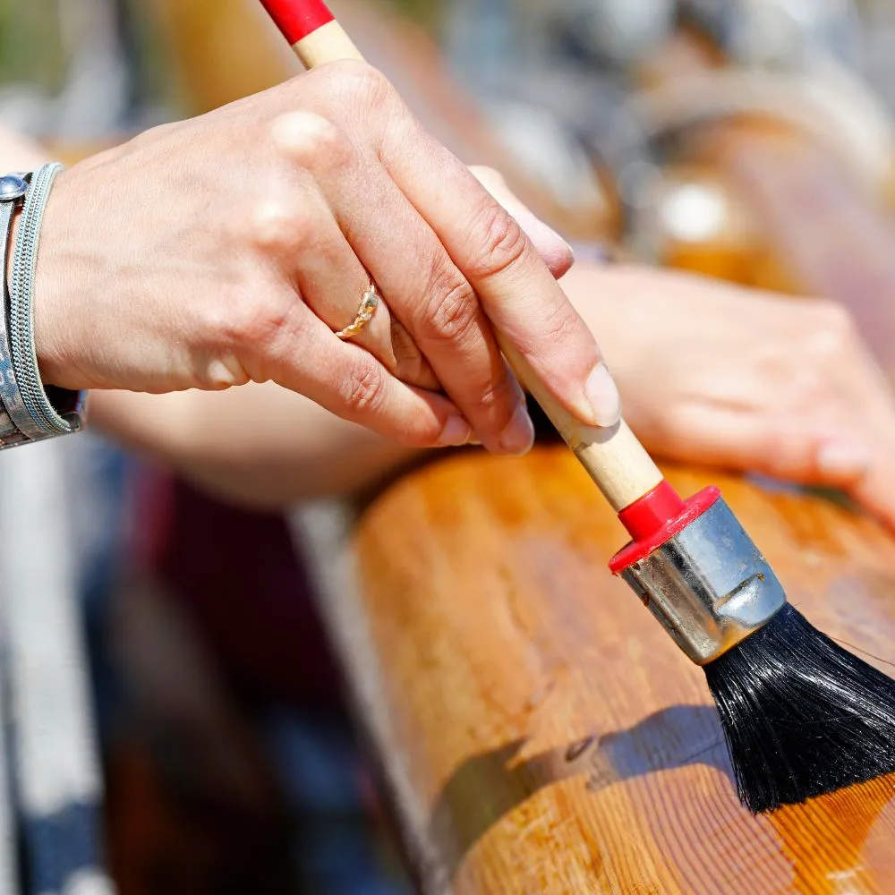 การเคลือบไม้ด้วยแชลแล็กผงให้ผิวเงาสีทองธรรมชาติ