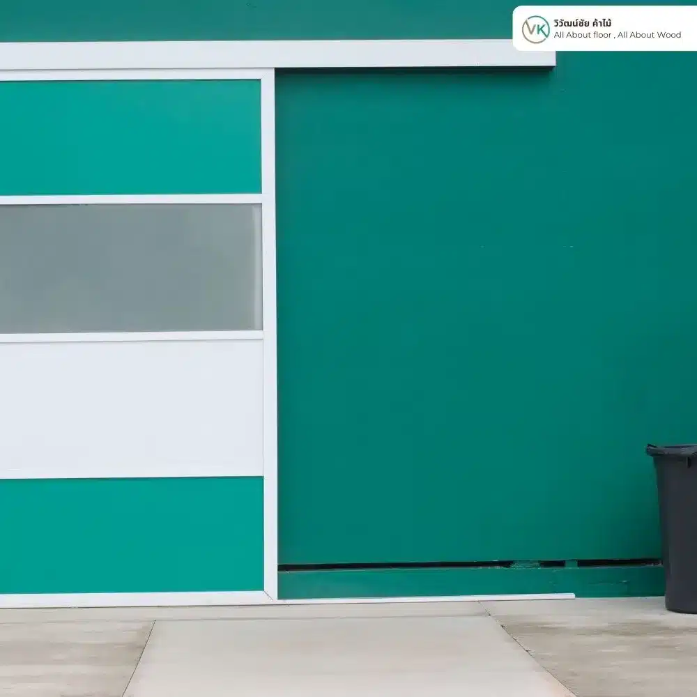 Aluminum Exterior Sliding Door System_result ประตูบานเลื่อนอะลูมิเนียมสีขาวติดตั้งภายนอกอาคาร ฉากหลังสีเขียว