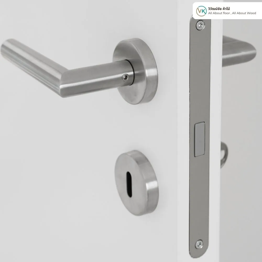 Door Handle on White Door_result มือจับประตูสีขาวสเตนเลส
