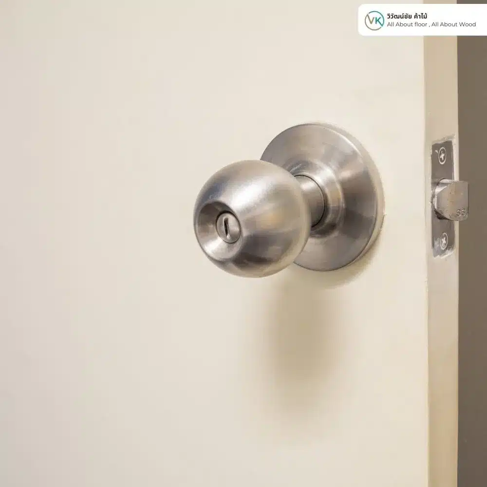 Installed stainless knob_result Stainless door knob installed