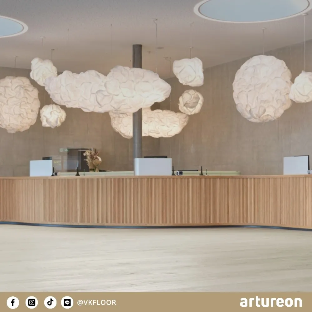 grande-d40411-living-room-flooring-artureon ตัวอย่างการใช้งานพื้น GRANDE D40411 ในโถงทางเดินภายในบ้านจาก Artureon