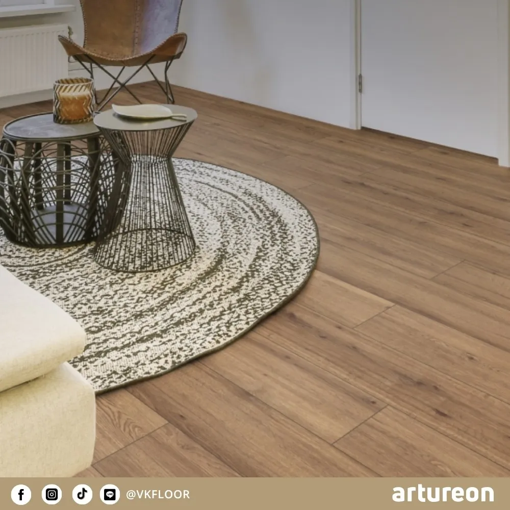 norma-d80671-living-room-flooring-artureon (1) ตัวอย่างการใช้งานพื้น Norma D80671 ในโถงทางเดินภายในบ้านจาก Artureon