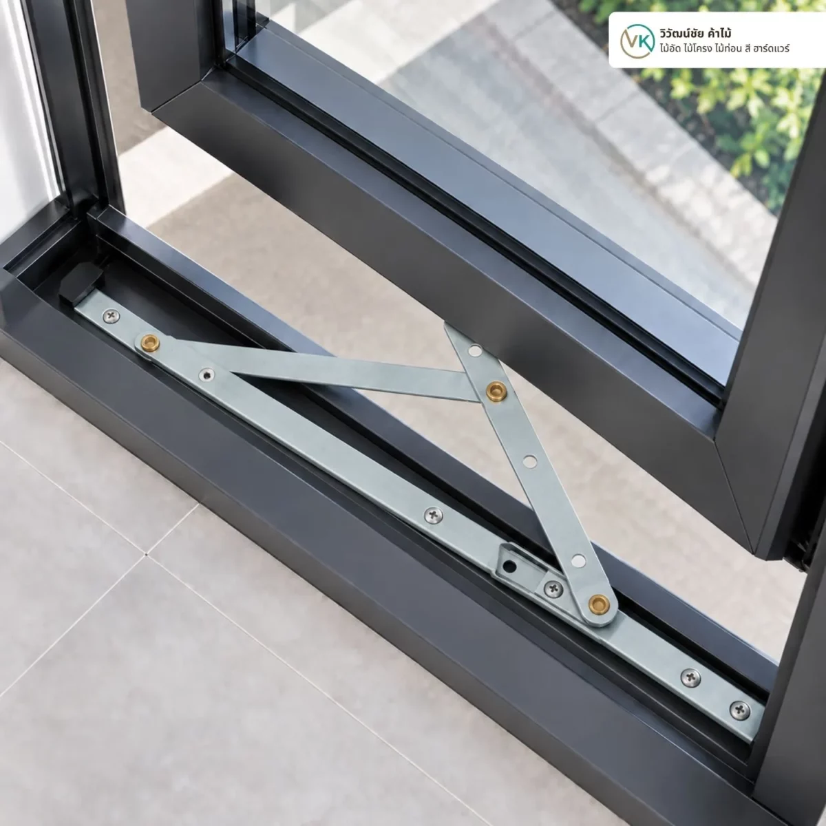 steel-awning-window-hinge-zinc-application ตัวอย่างการใช้งานบานพับหน้าต่างแบบบานกระทุ้งเหล็ก สีซิงค์